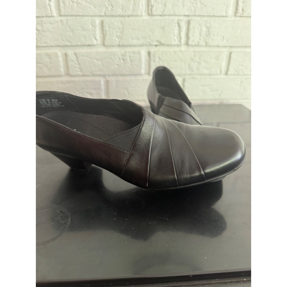 Clarks Artisan Pumps Womens 9N Black Excellent Leather Pleated Wedge Heels